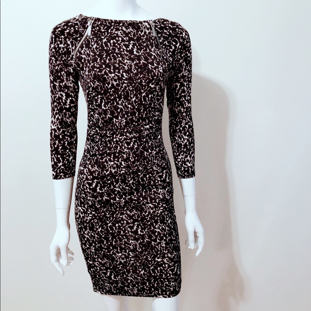 Black and white print with zipper detail dress